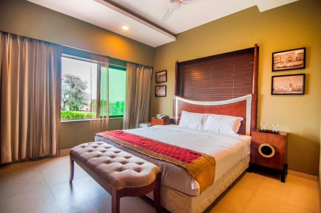 Jalsa Hotel & Banquets,อินดอร์ ภายนอก รูปภาพ
