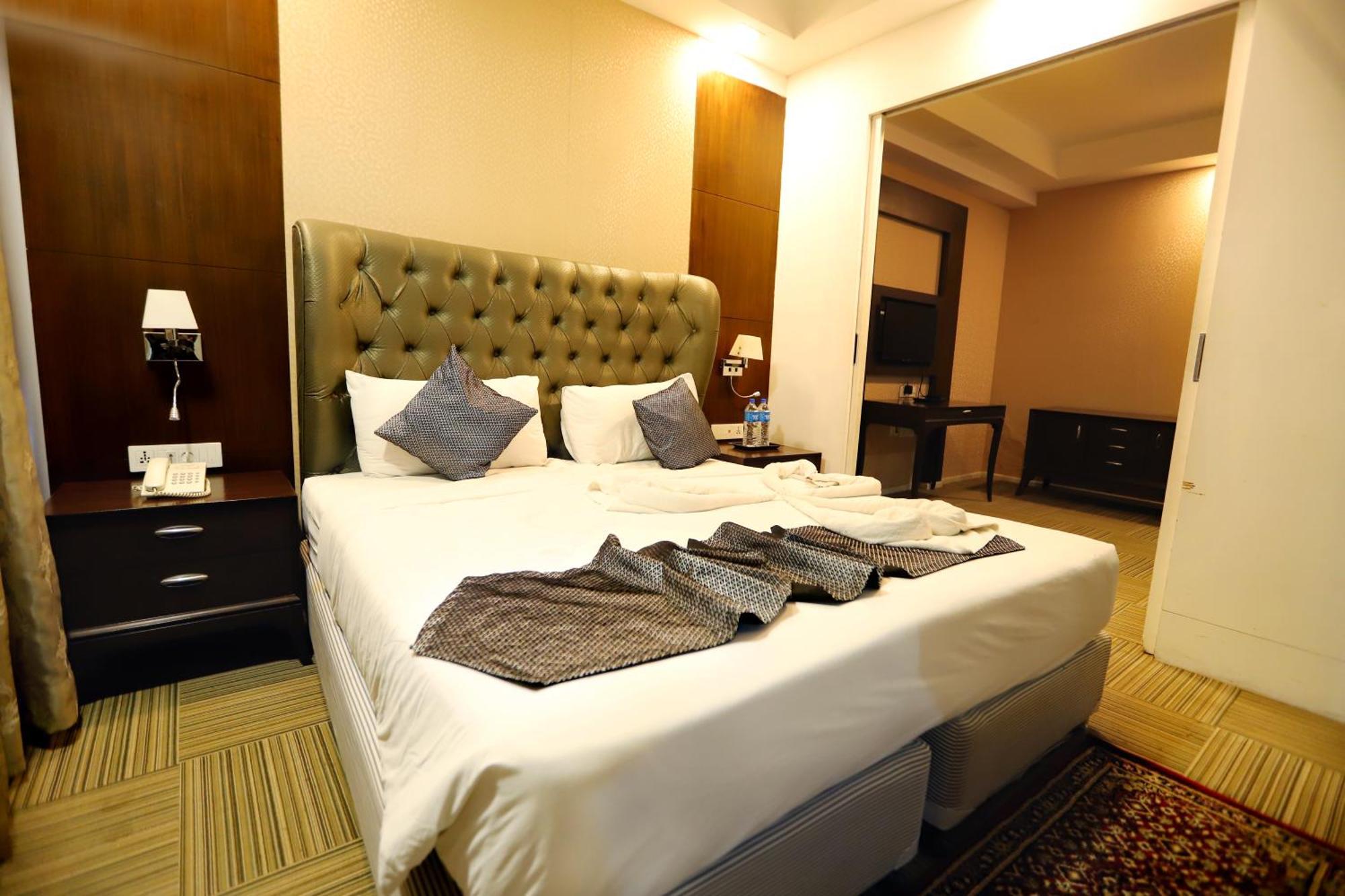 Jalsa Hotel & Banquets,อินดอร์ ภายนอก รูปภาพ